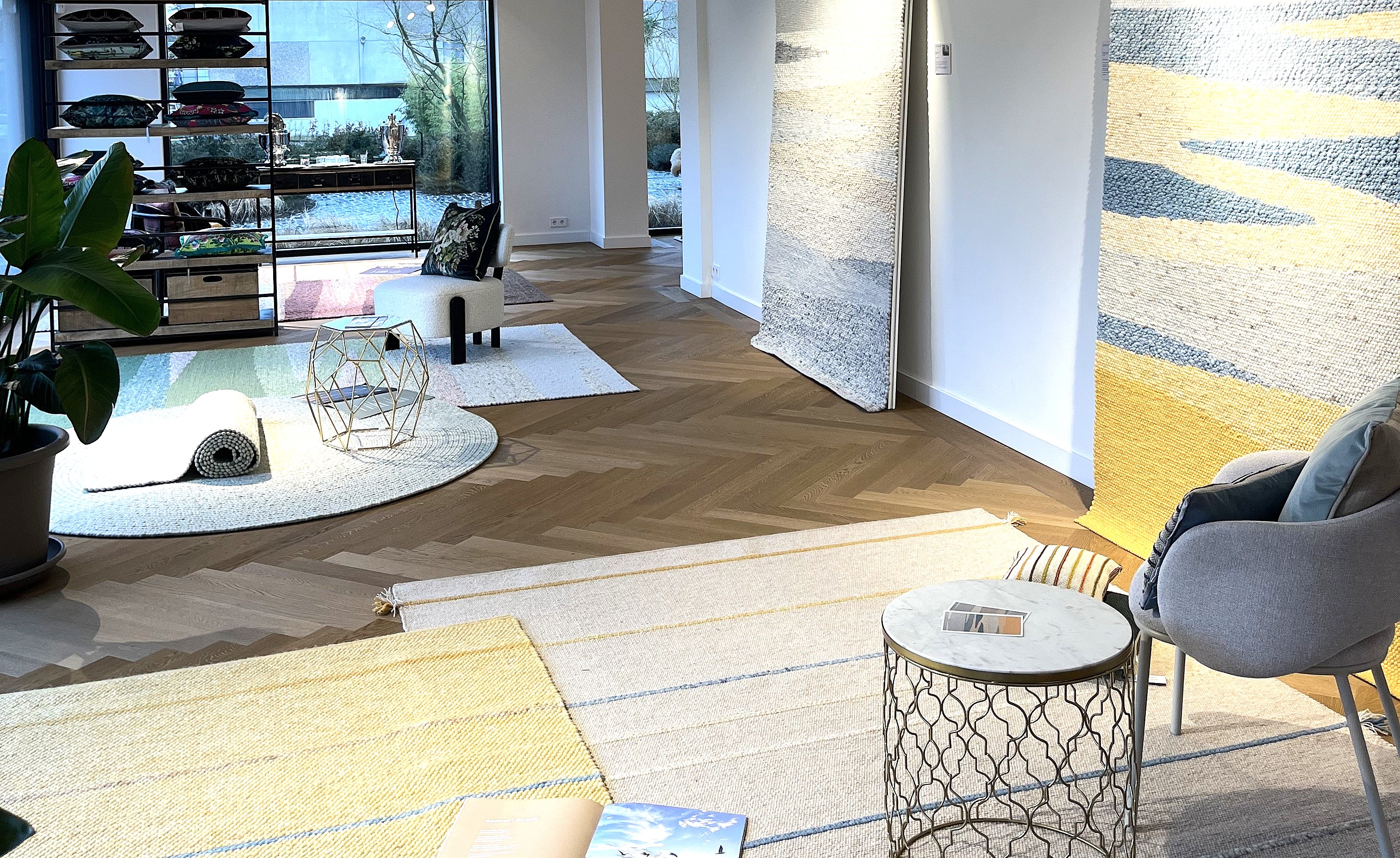 Tisca Handwebteppiche der Vier Jahreszeiten im Showroom von Teppich Jordan
