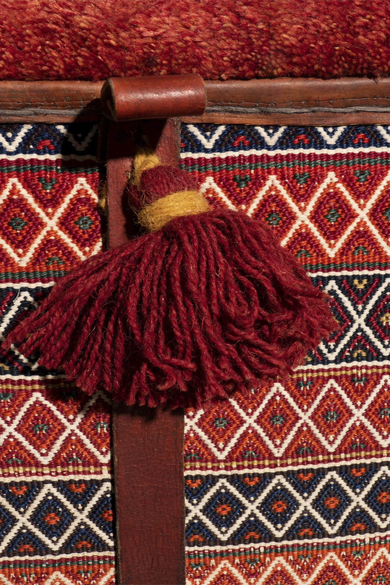 Hocker Unikat - persische Schmuckrouten